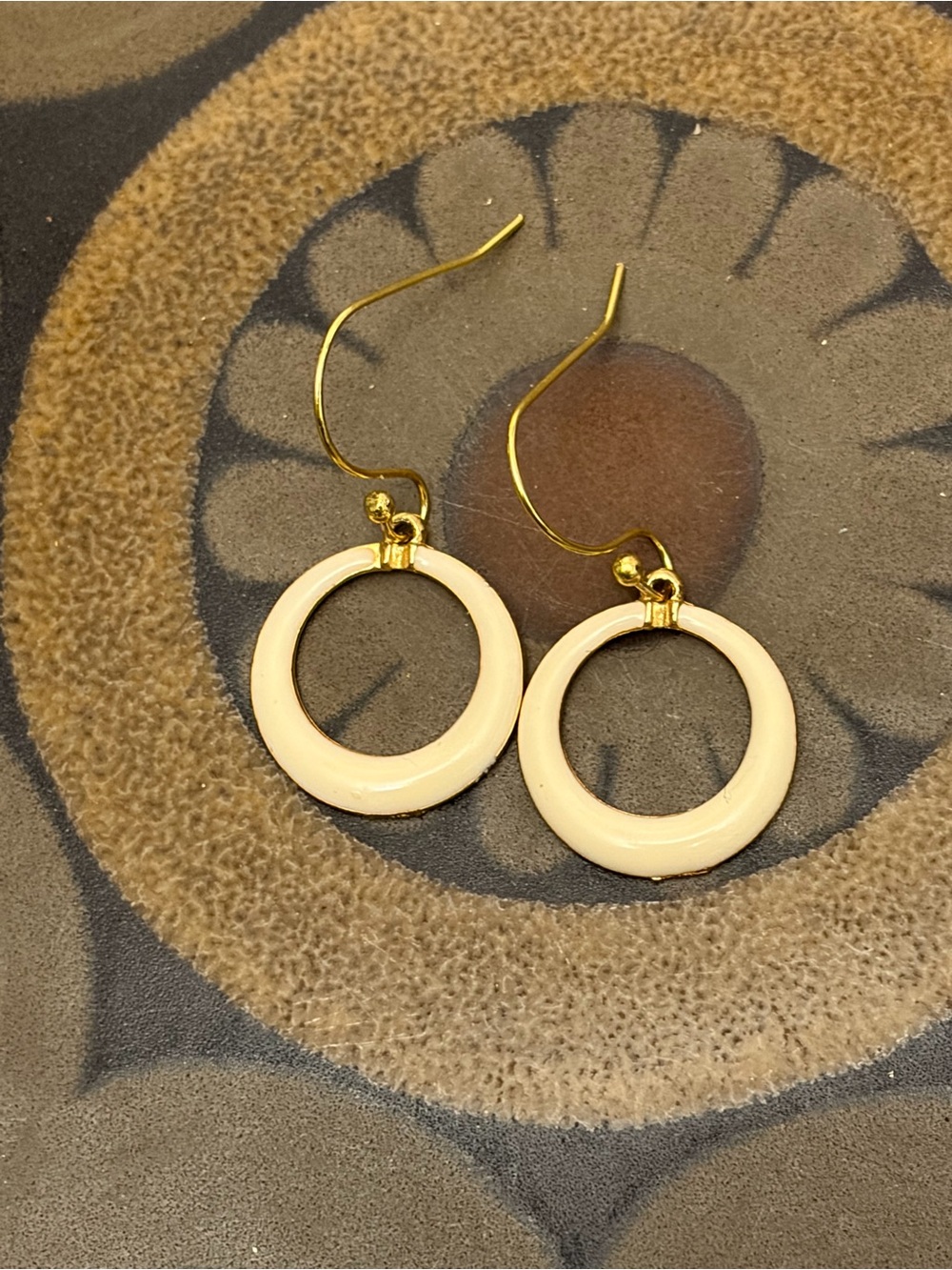 Source Unknown Cream Hoop Earrings with Gold Hooks